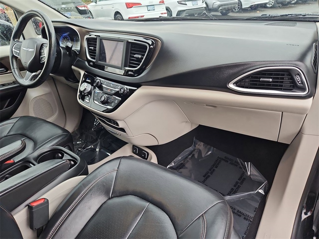 2019 Chrysler Pacifica Touring L photo 29