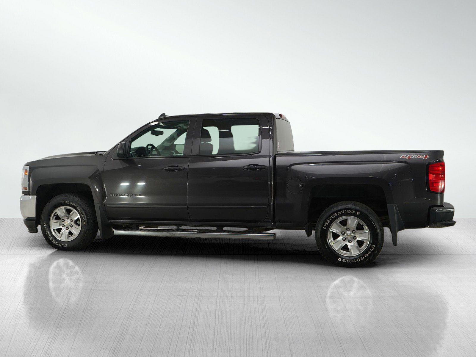 Used 2016 Chevrolet Silverado 1500 LT with VIN 3GCUKREH2GG217490 for sale in Burnsville, Minnesota