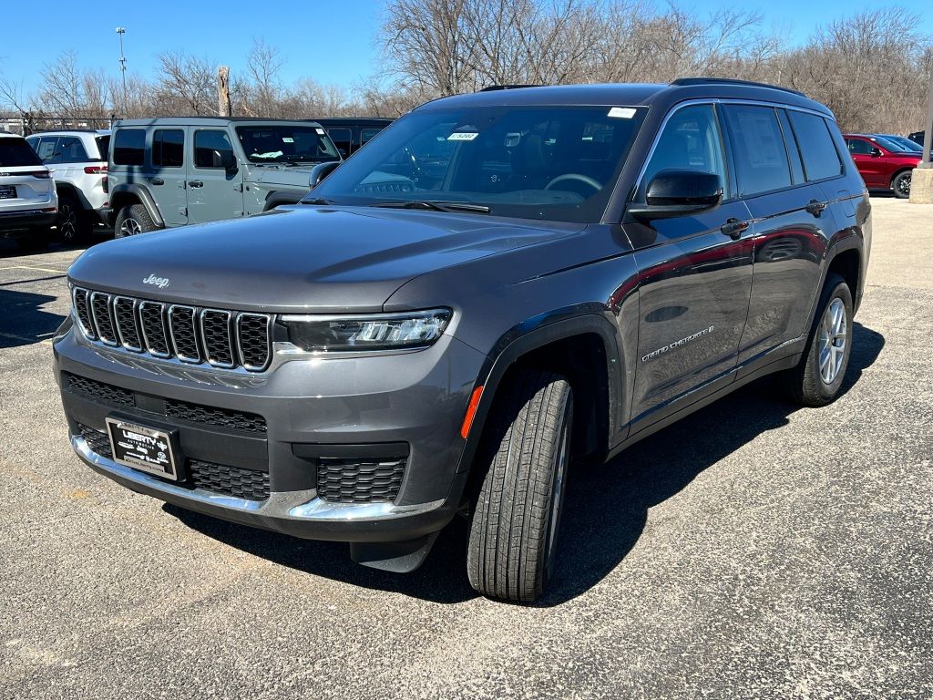 2025 Jeep Grand Cherokee Laredo X photo 4