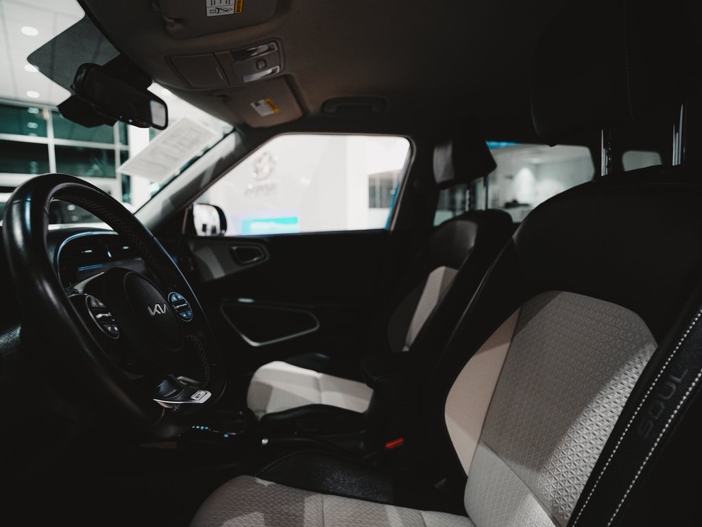 2023 Kia Soul GT-Line photo 17