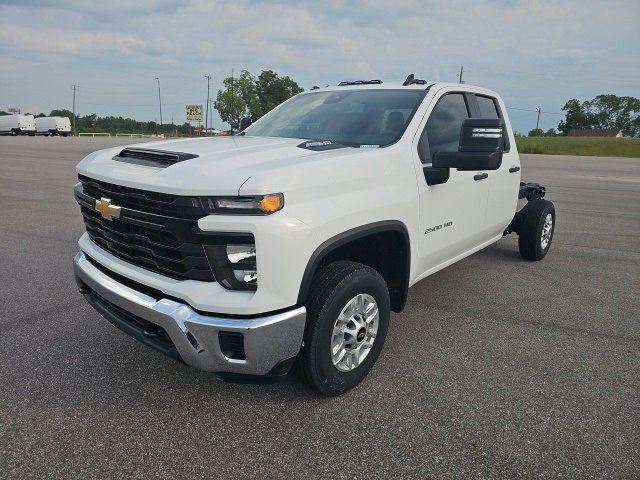 2025 Chevrolet Silverado 2500HD photo 2