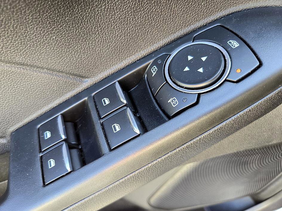 2022 Ford Escape SEL photo 28