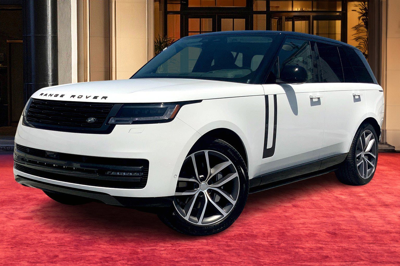 2025 Land Rover Range Rover SE's photo