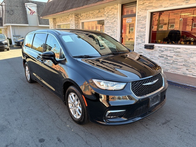 2024 Chrysler Pacifica Touring L photo 3