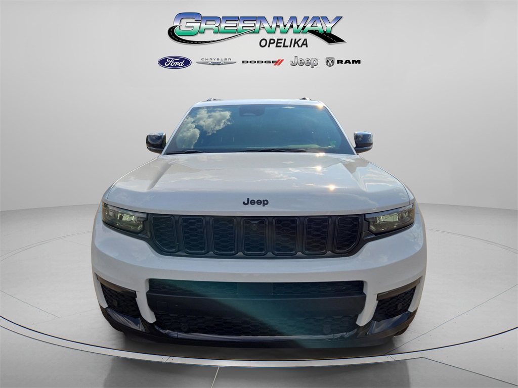 2025 Jeep Grand Cherokee Limited photo 2