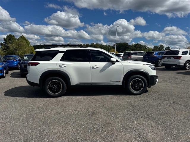 2025 Nissan Pathfinder Rock Creek photo 3