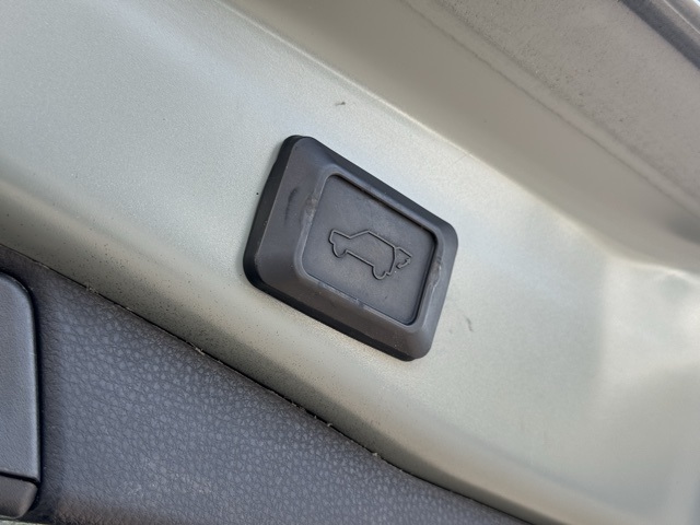 2020 Toyota RAV4 XLE Premium photo 8