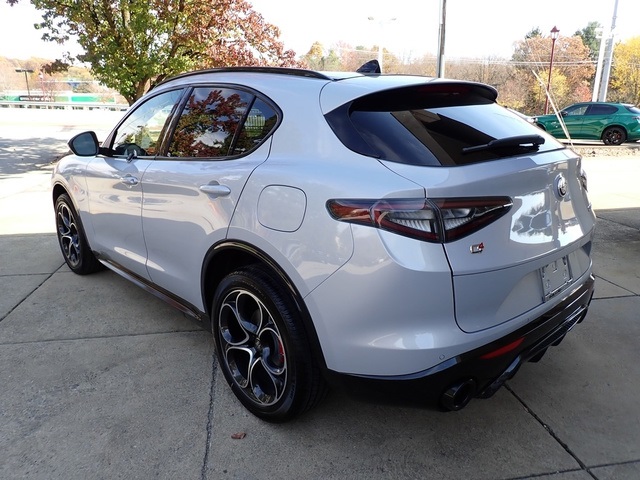 2025 Alfa Romeo Stelvio Sprint Base photo 3