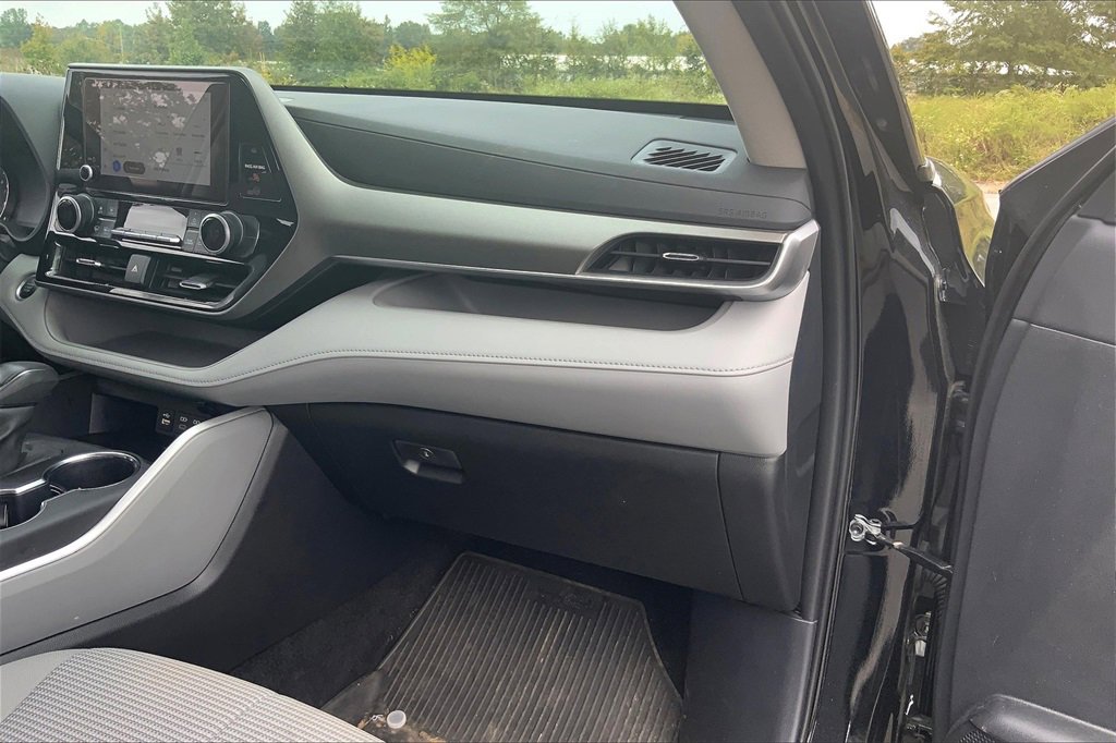 2024 Toyota Highlander LE photo 13