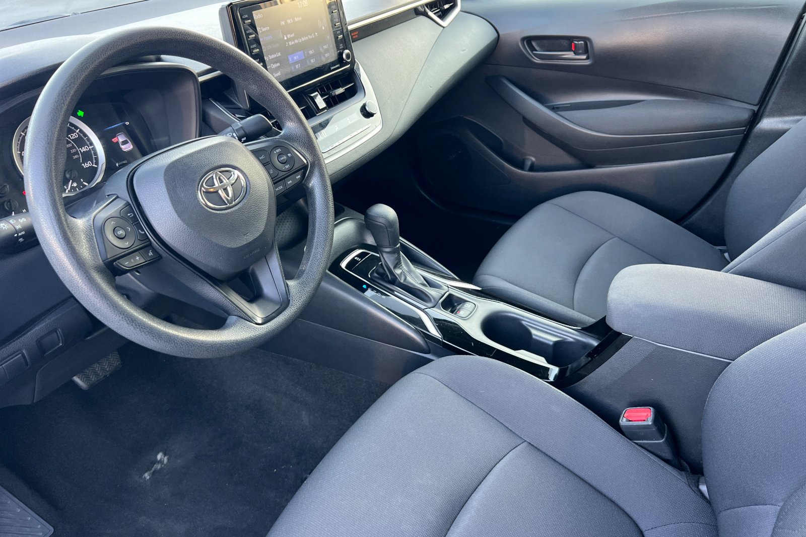 2022 Toyota Corolla LE photo 9