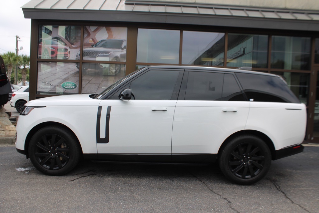 2023 Land Rover Range Rover SE photo 2