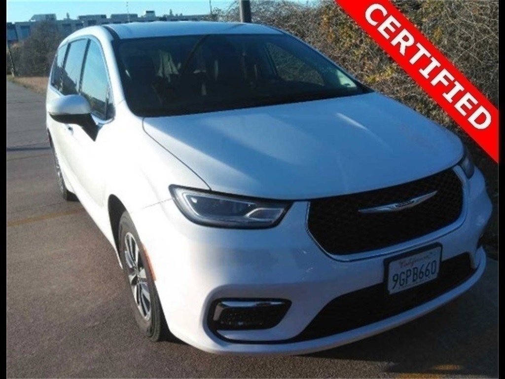 2023 Chrysler Pacifica Touring L's photo