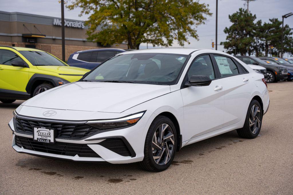 2025 Hyundai Elantra SEL Sport photo 2