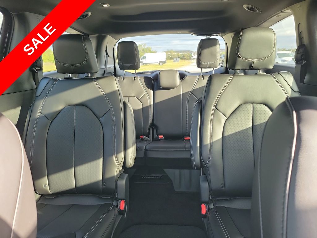 2025 Chrysler Pacifica photo 12