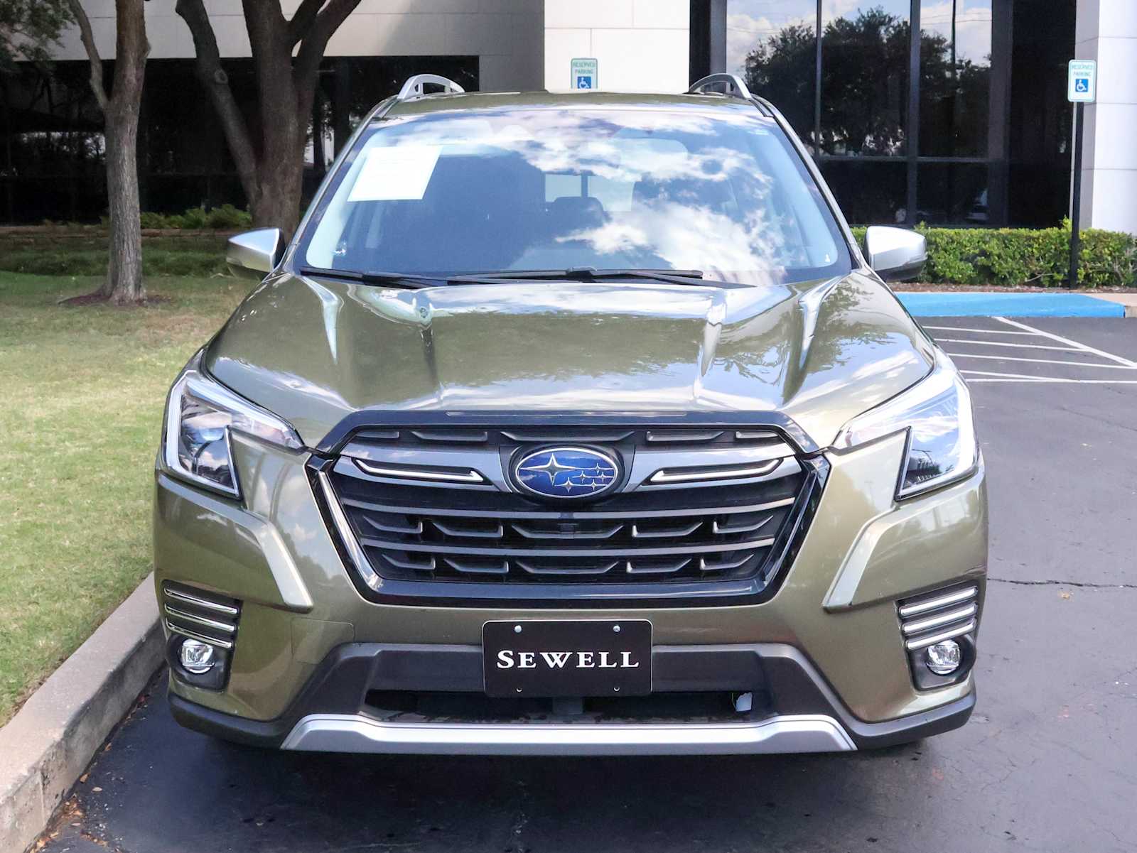 2022 Subaru Forester Touring photo 2