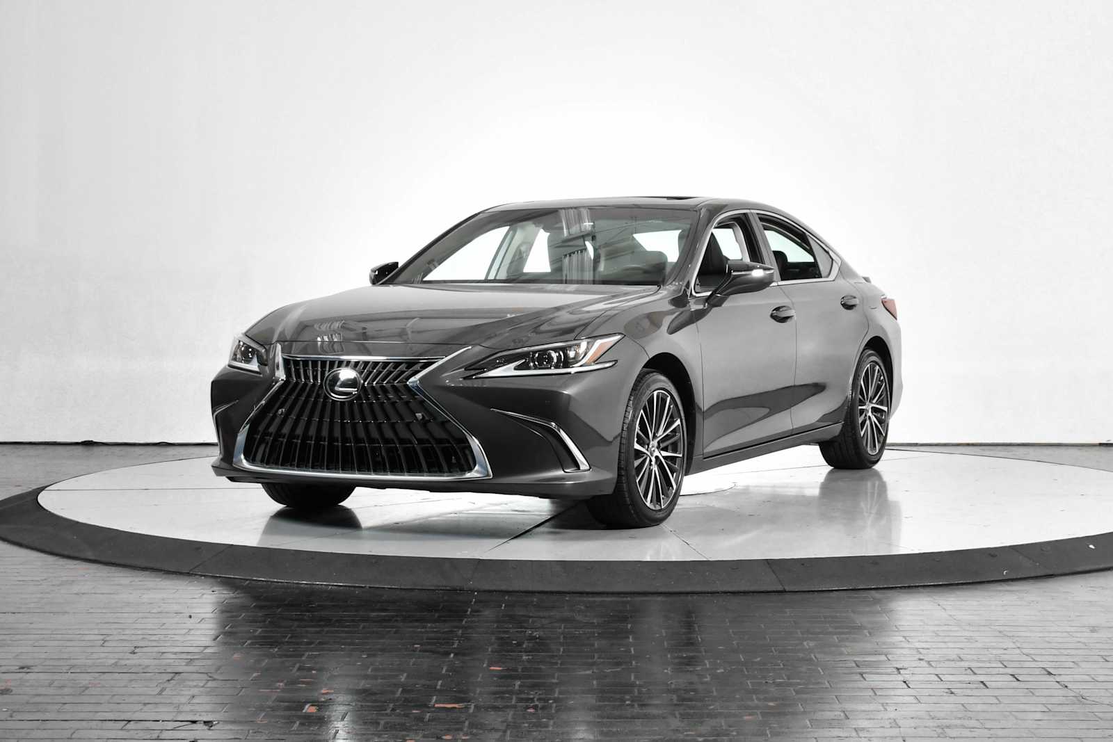 2025 Lexus ES Hybrid 300h's photo