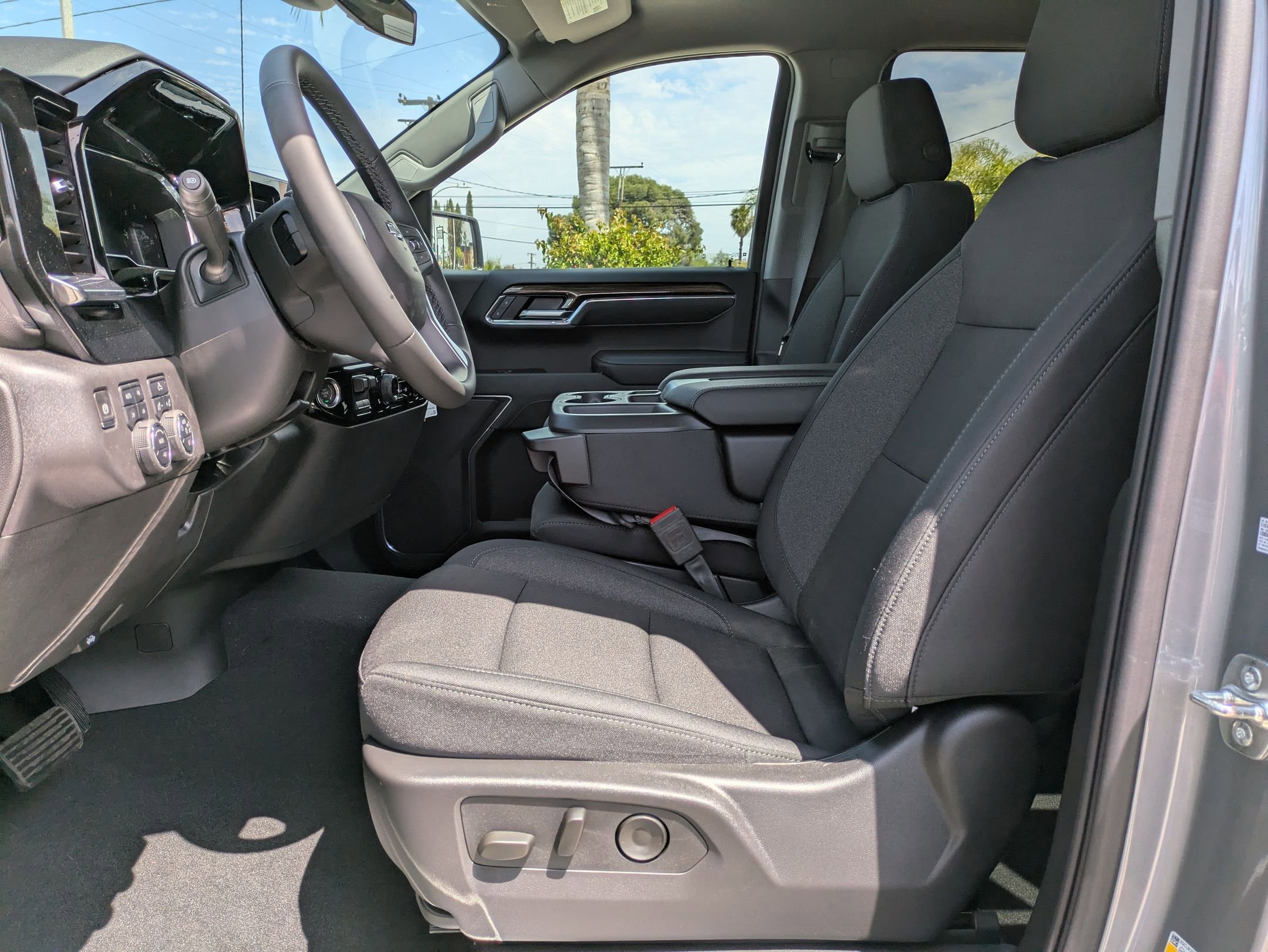 2025 Chevrolet Silverado RST photo 11