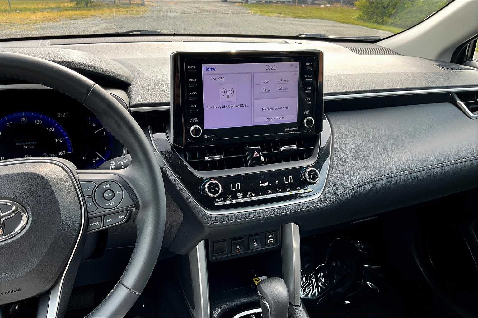 2022 Toyota Corolla Cross XLE photo 6