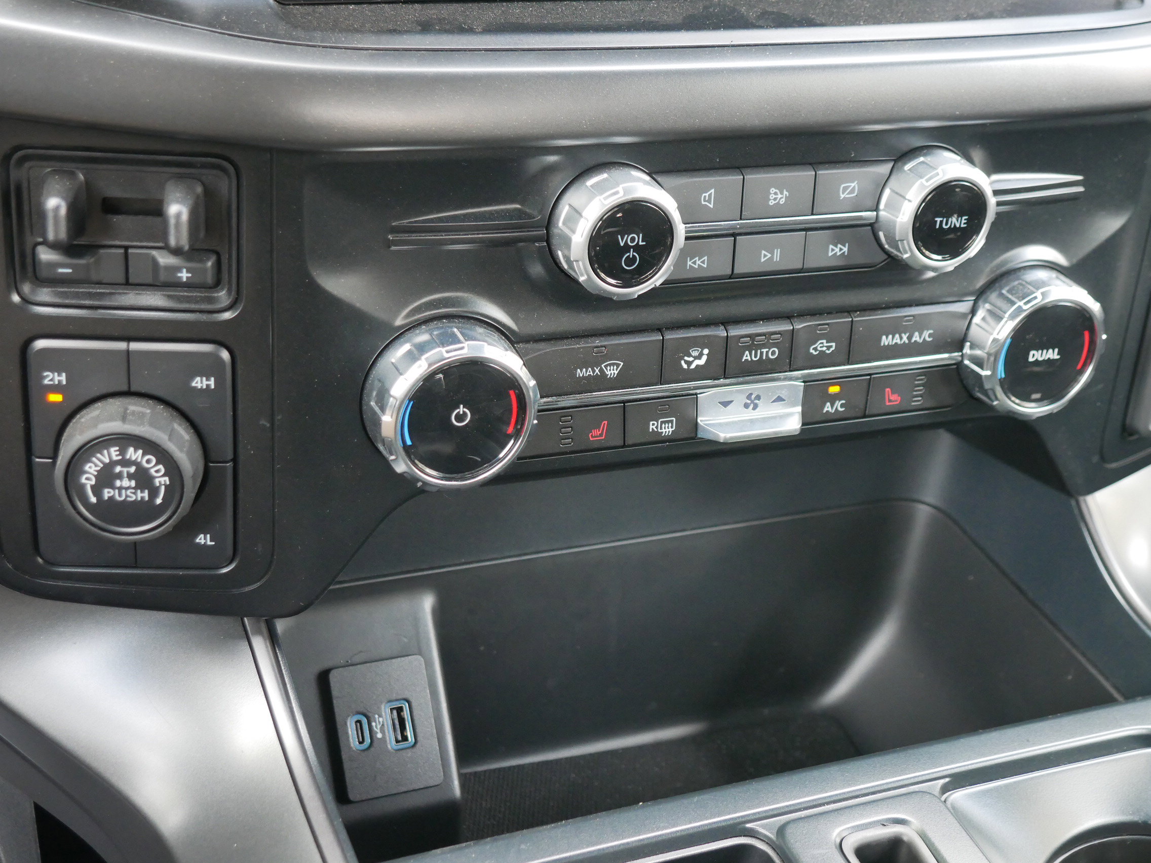2024 Ford F-150 XLT photo 14