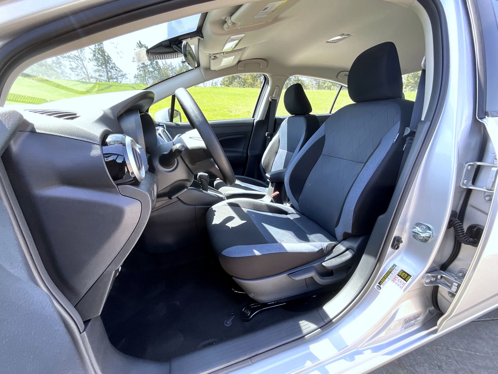 2025 Nissan Versa 1.6 SV photo 10