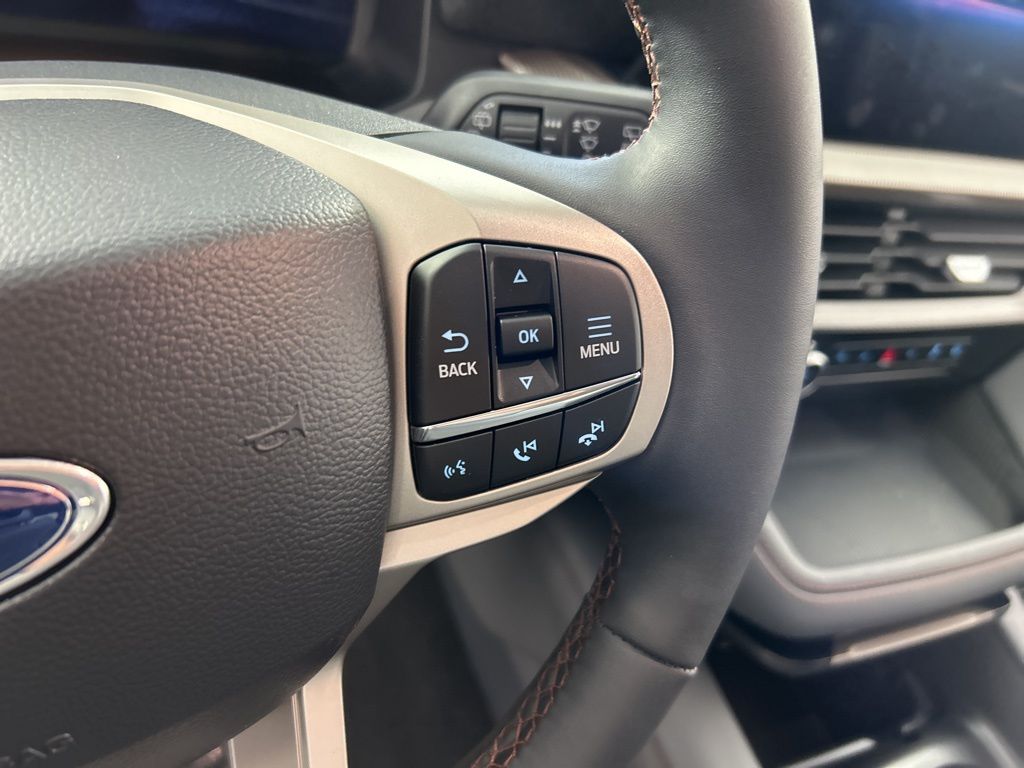 2025 Ford Explorer photo 14