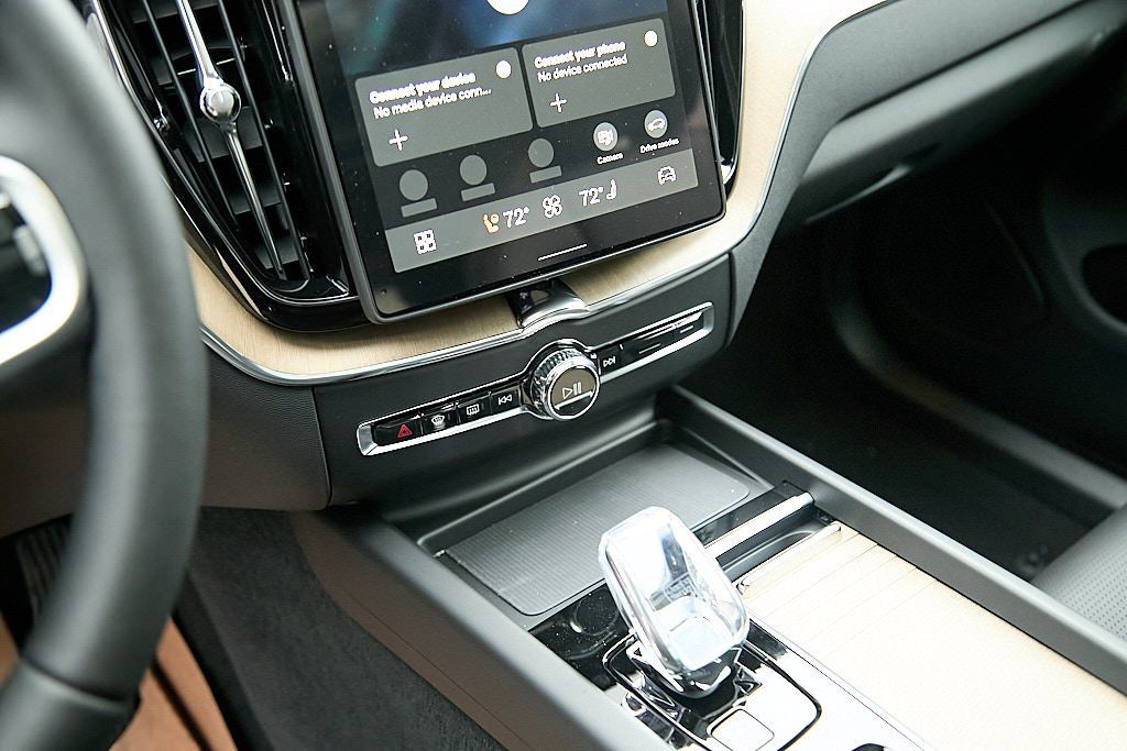 2026 VOLVO XC60 - Image 16