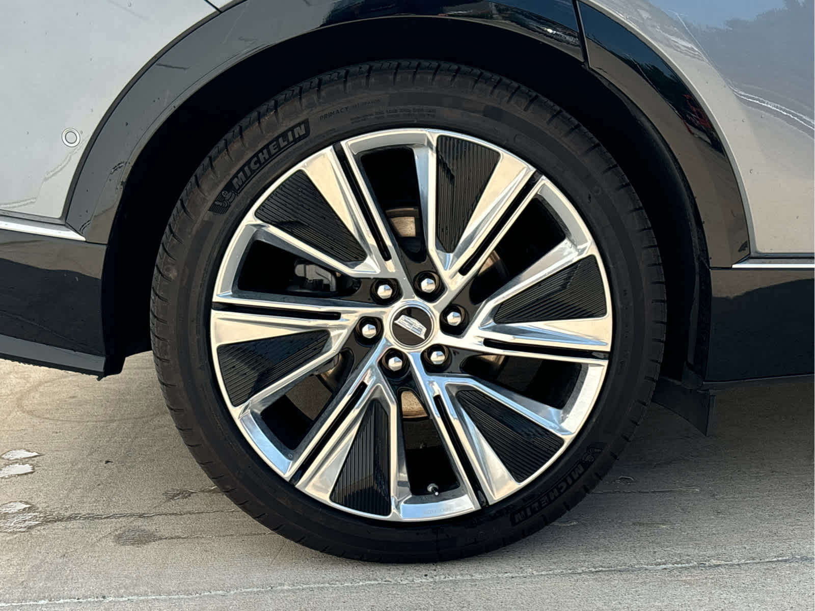 2023 Cadillac Lyriq Luxury photo 4