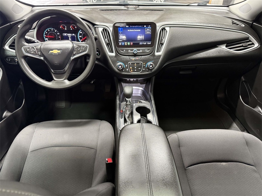 2024 Chevrolet Malibu 1LT photo 2