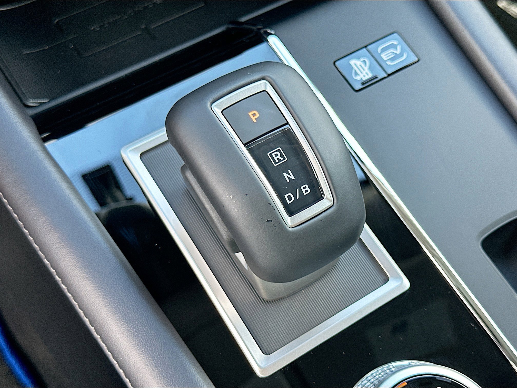 2025 Mitsubishi Outlander PHEV SE photo 10