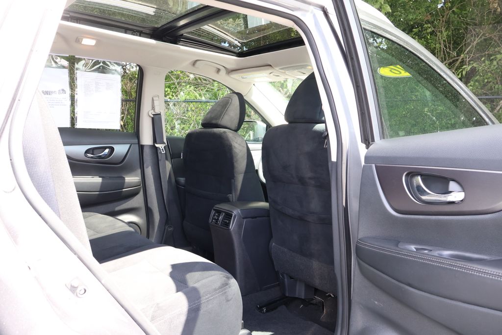 2016 Nissan Rogue SV photo 40