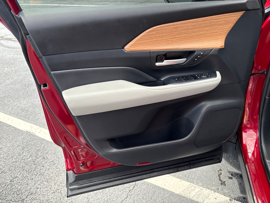 2024 Toyota Grand Highlander Limited photo 10