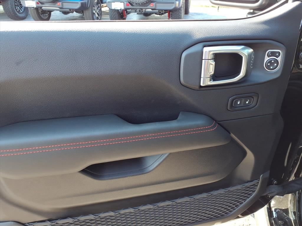 2025 Jeep Wrangler Rubicon photo 6