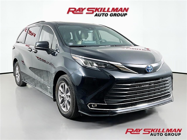 2021 Toyota Sienna XLE's photo