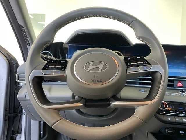 2024 Hyundai Elantra SEL Convenience photo 16