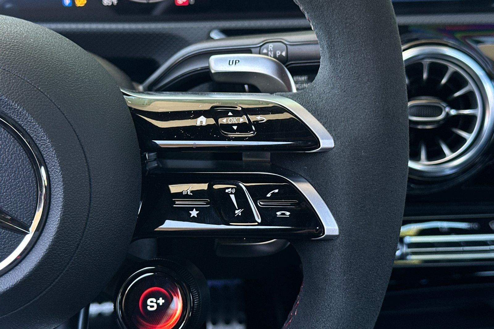 2025 Mercedes Benz CLA 35 AMG 4MATIC photo 3