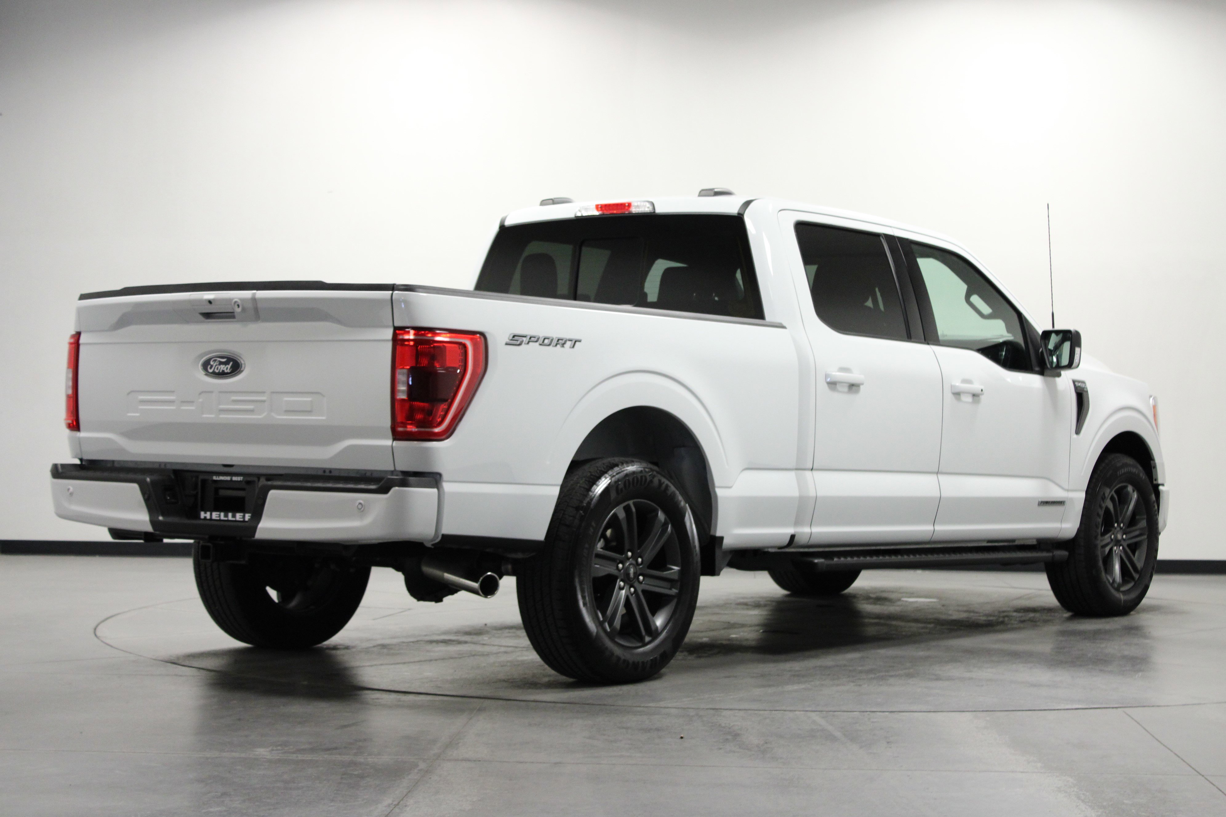 2023 Ford F-150 XLT photo 2