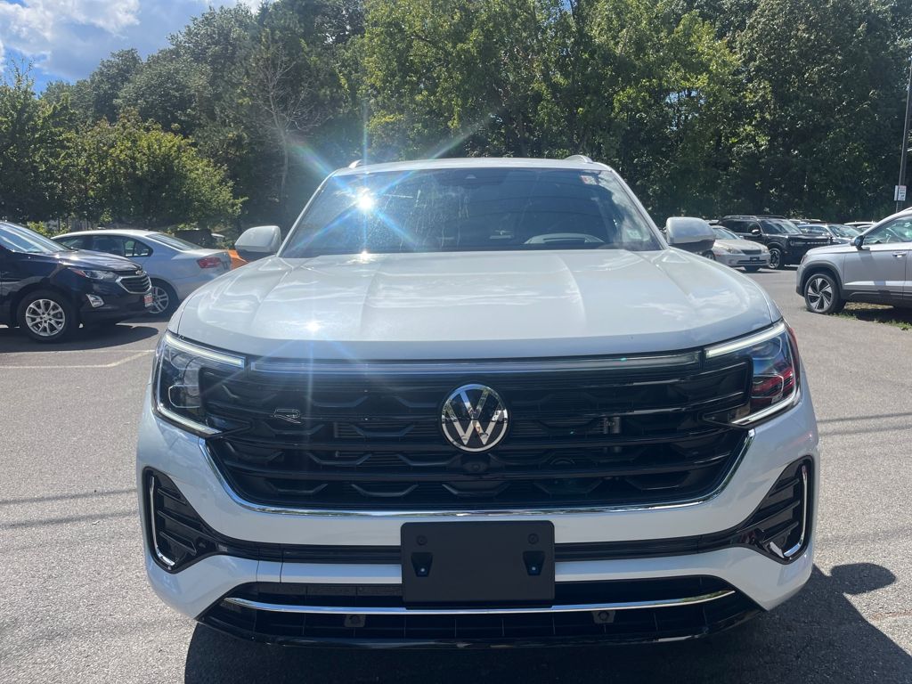 2026 Volkswagen Atlas Cross Sport SEL Premium R-Line photo 2