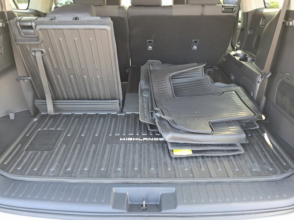 2023 Toyota Highlander LE photo 26