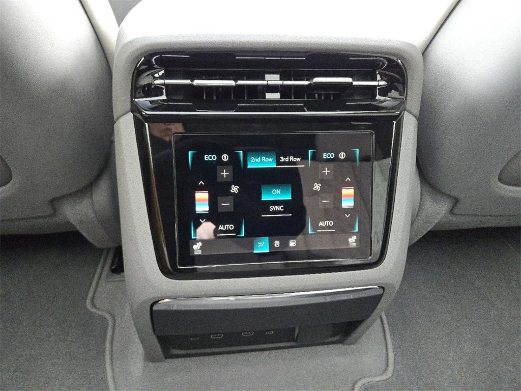 2025 Cadillac Escalade IQ Luxury photo 26