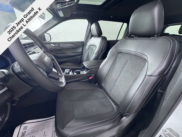 2025 Jeep Grand Cherokee Altitude X photo 15