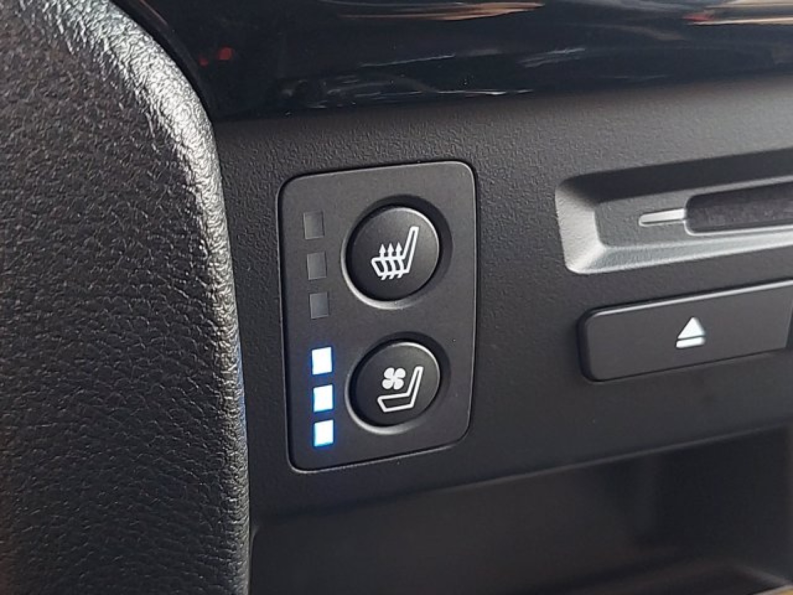2020 Honda Pilot Black Edition photo 2
