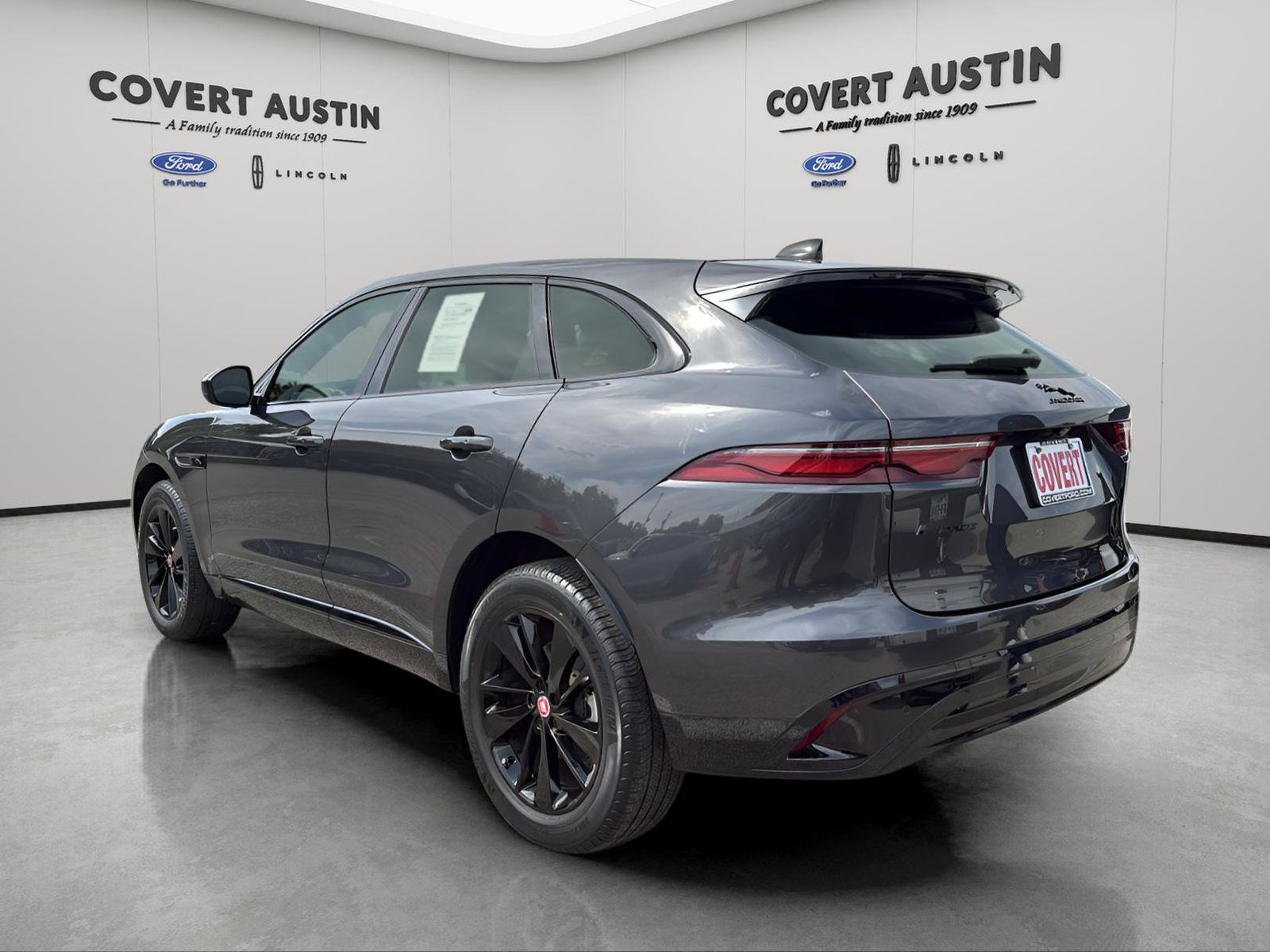2022 Jaguar F-PACE P250 S photo 2