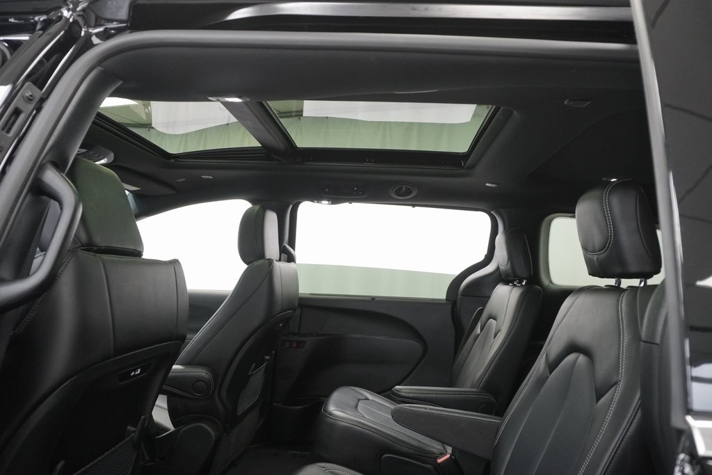 2025 Chrysler Pacifica photo 18