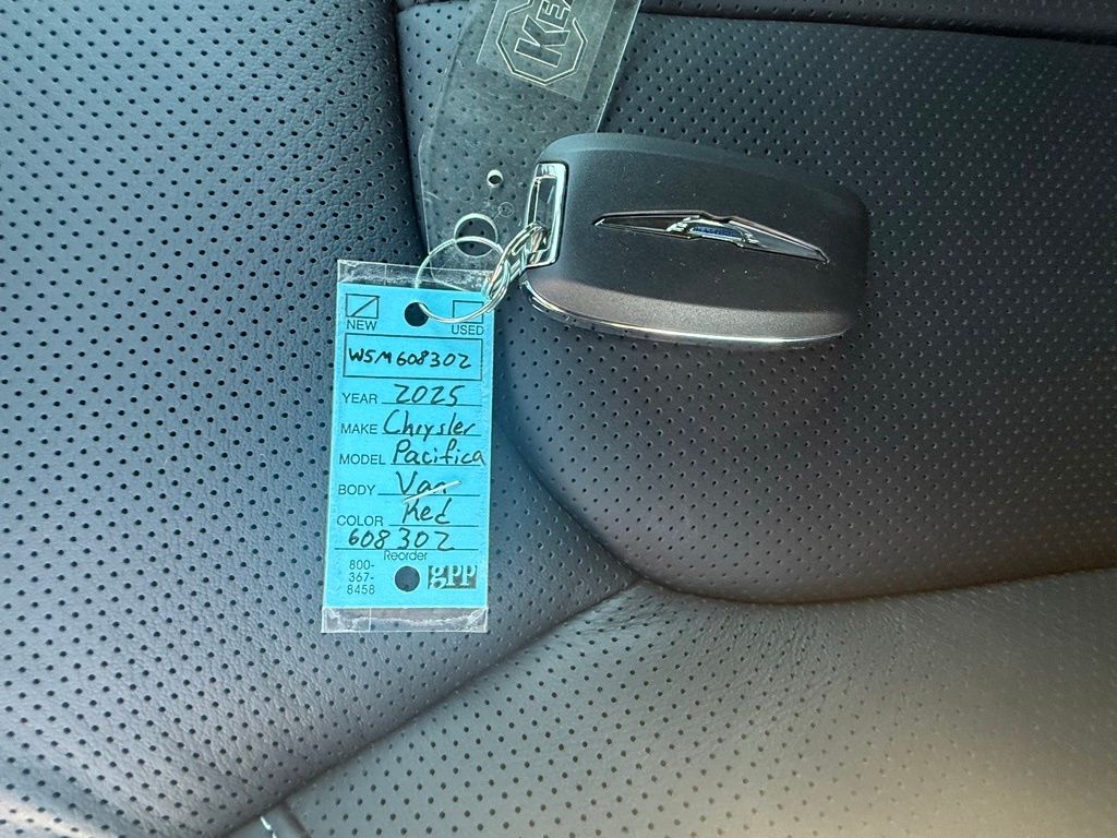 2025 Chrysler Pacifica Limited photo 36
