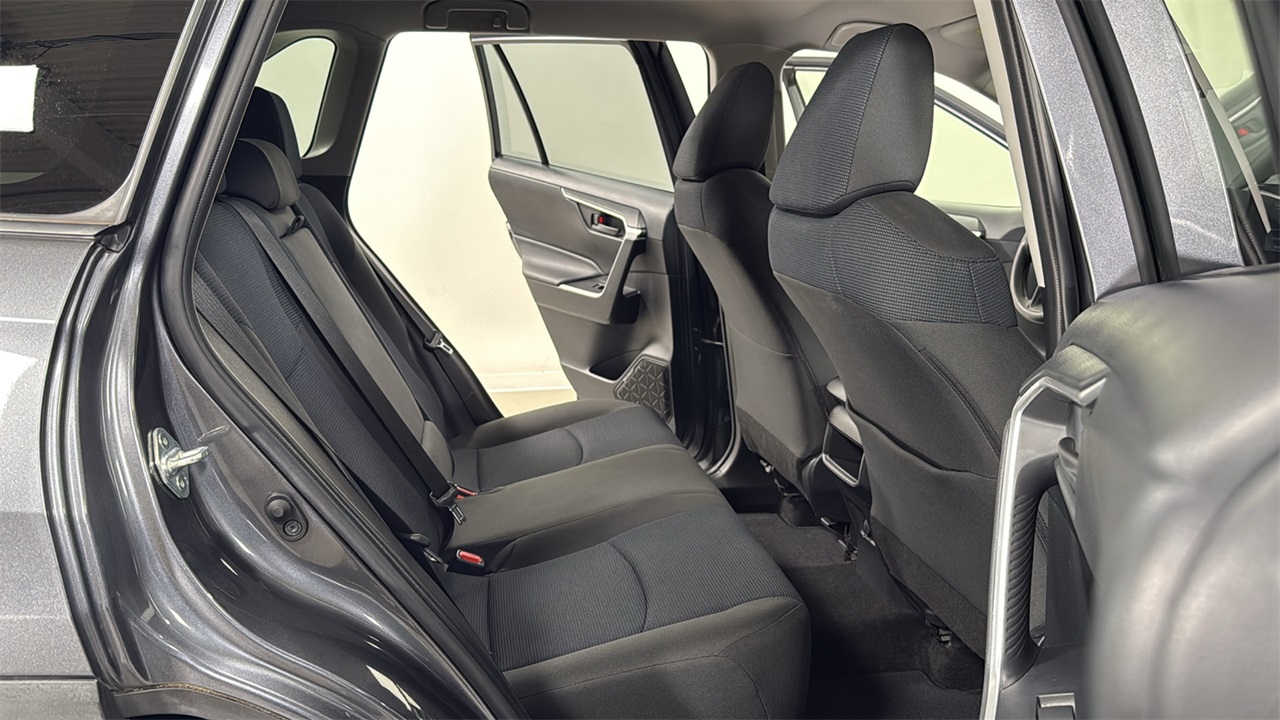 2019 Toyota RAV4 LE photo 16