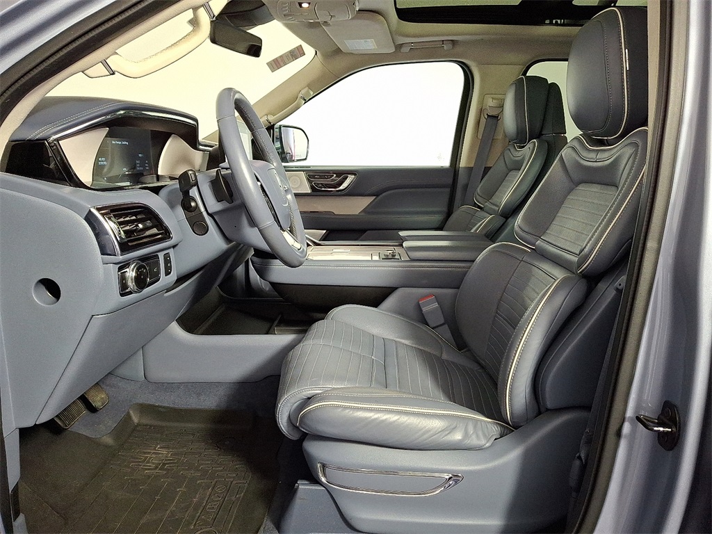 2019 Lincoln Navigator Black Label photo 12