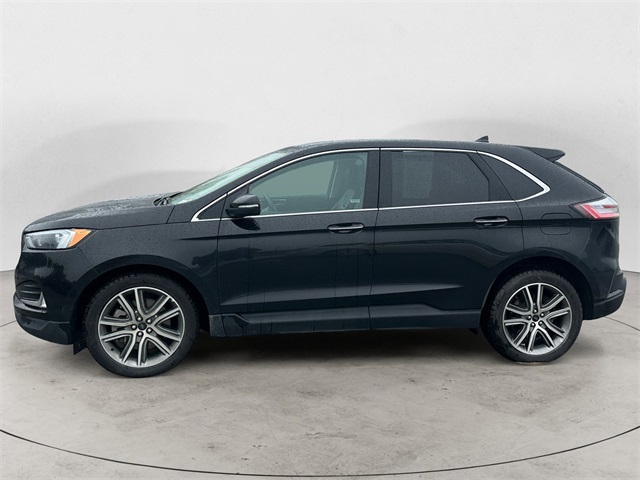 2024 Ford Edge Titanium photo 2