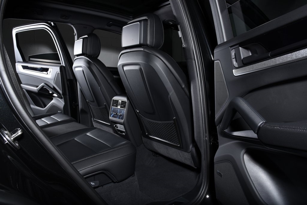 2026 Porsche Cayenne S E-Hybrid photo 27