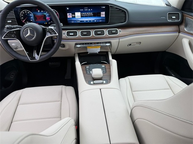 2026 Mercedes Benz GLS 450 4MATIC photo 4