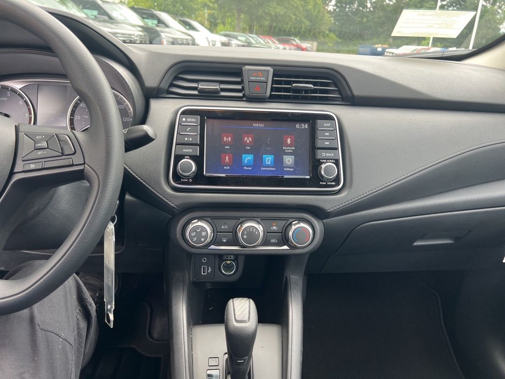 2025 Nissan Versa S photo 10